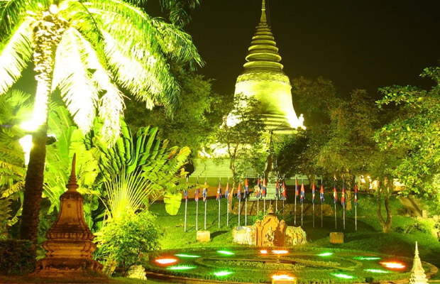 Wat Phnom - Phnom Penh